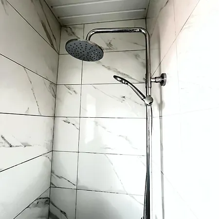 Mcguire's Red Door * Drumshanbo