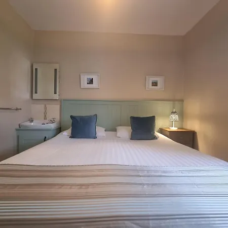 Holiday home Mcguire's Red Door Drumshanbo