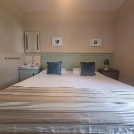 Mcguire's Red Door * Drumshanbo