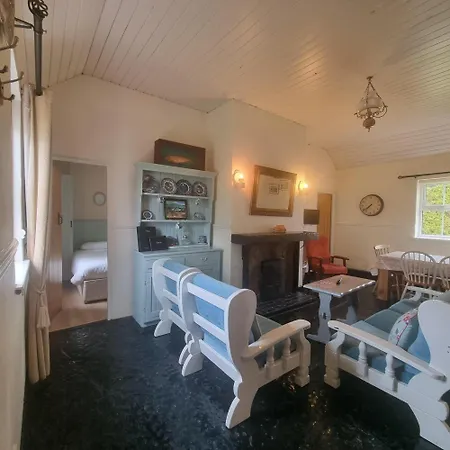 Mcguire's Red Door Holiday home Drumshanbo