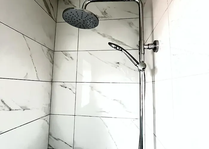 Mcguire's Red Door * Drumshanbo