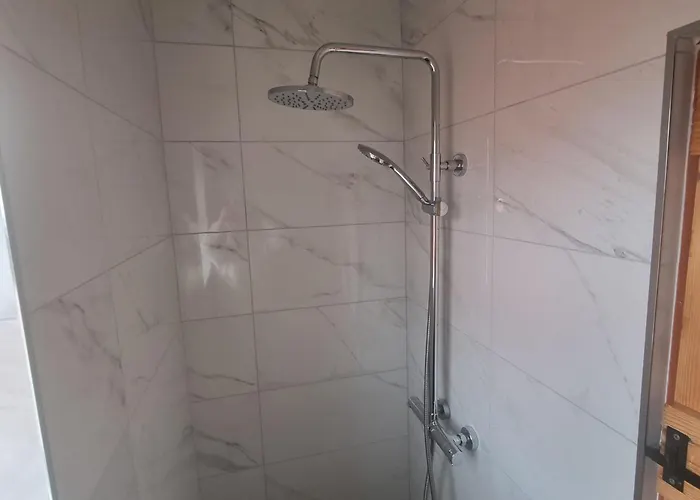 Mcguire's Red Door * Drumshanbo