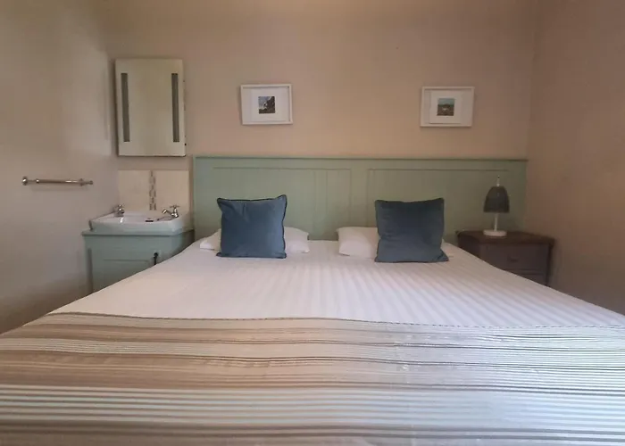 Mcguire's Red Door * Drumshanbo